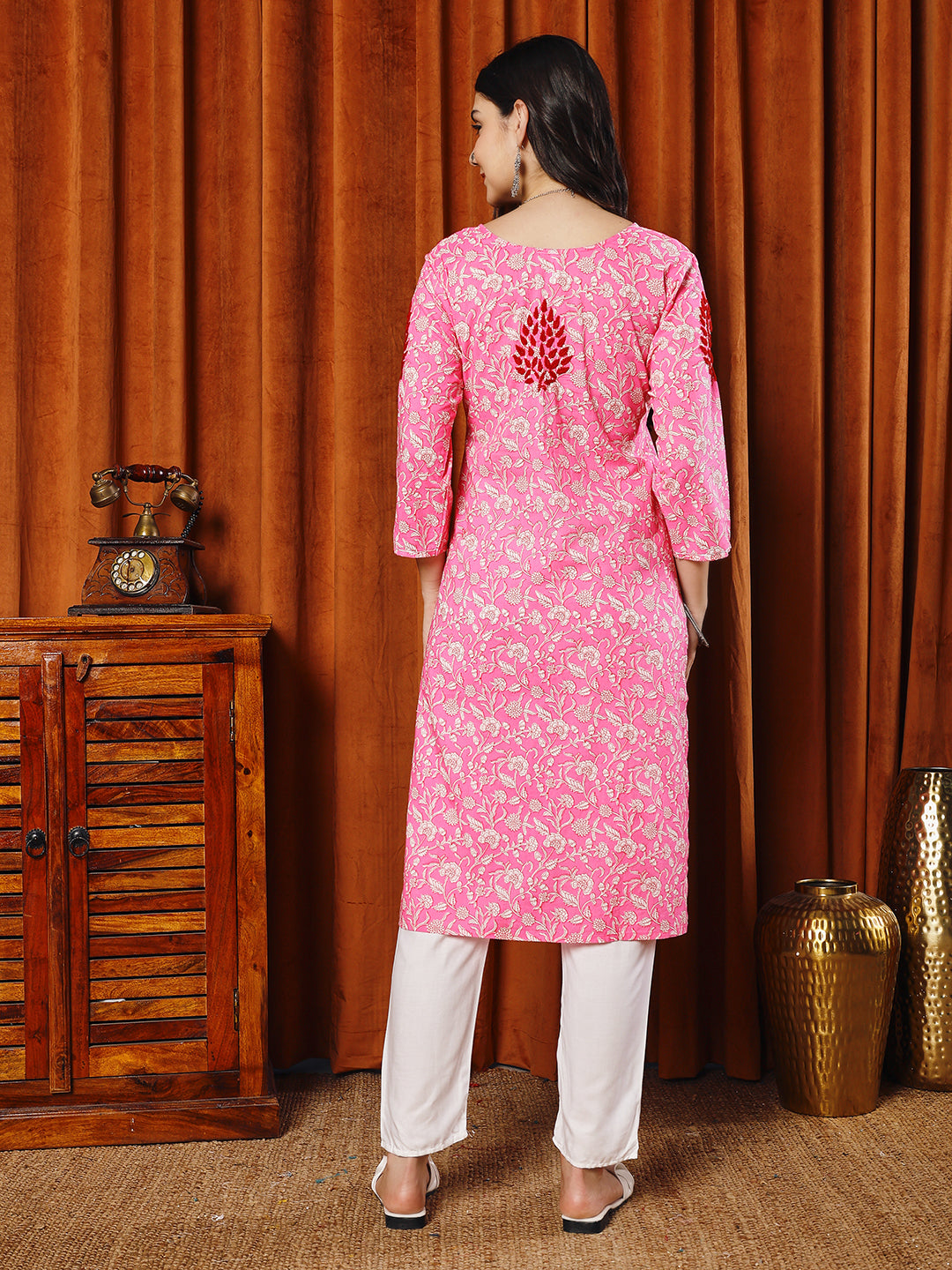 Women Pink Printed Cotton Lucknowi Chikankari Kurta Set