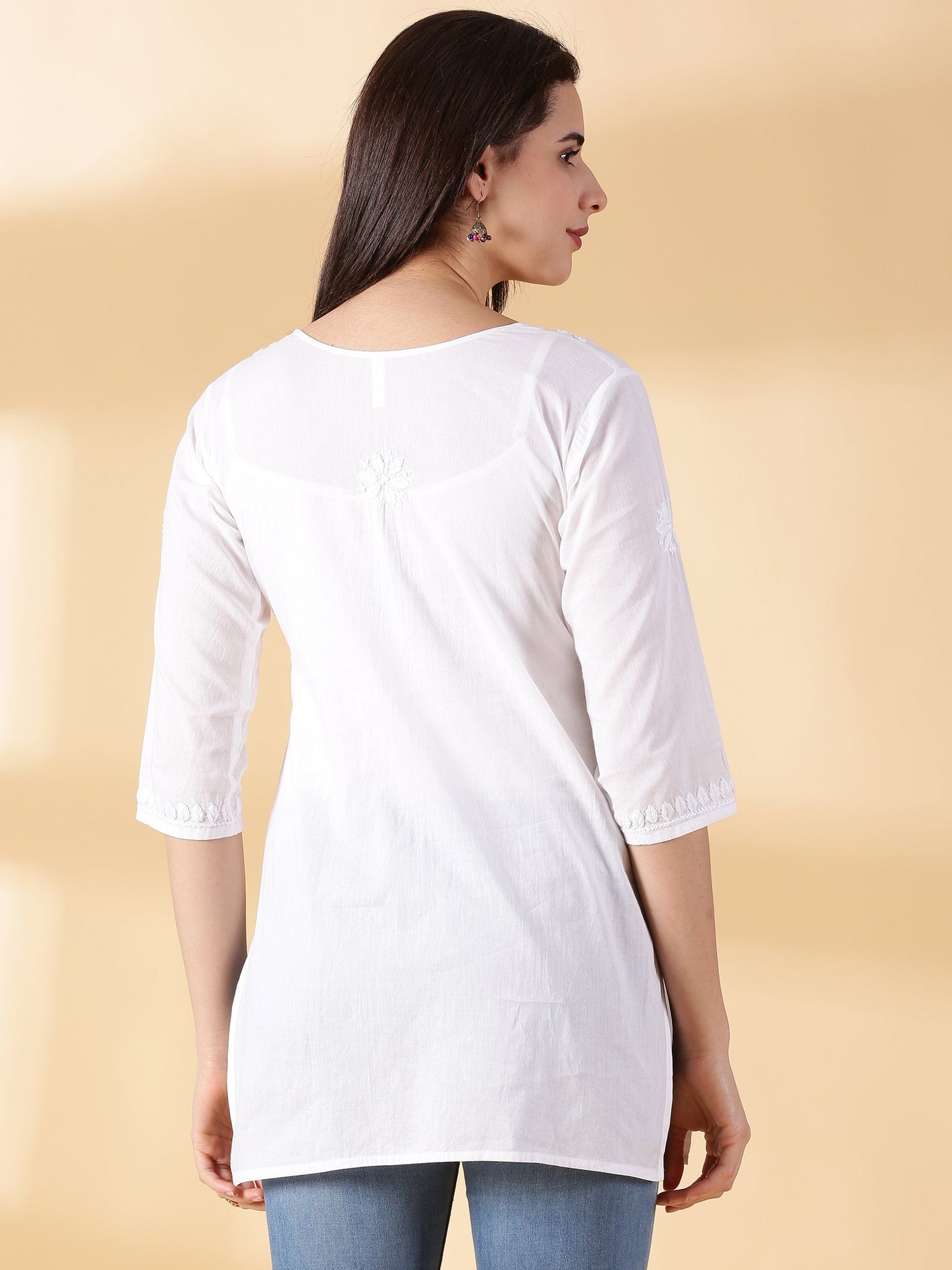 Women Hand Embroidered White Cotton Lucknowi Chikankari kurta