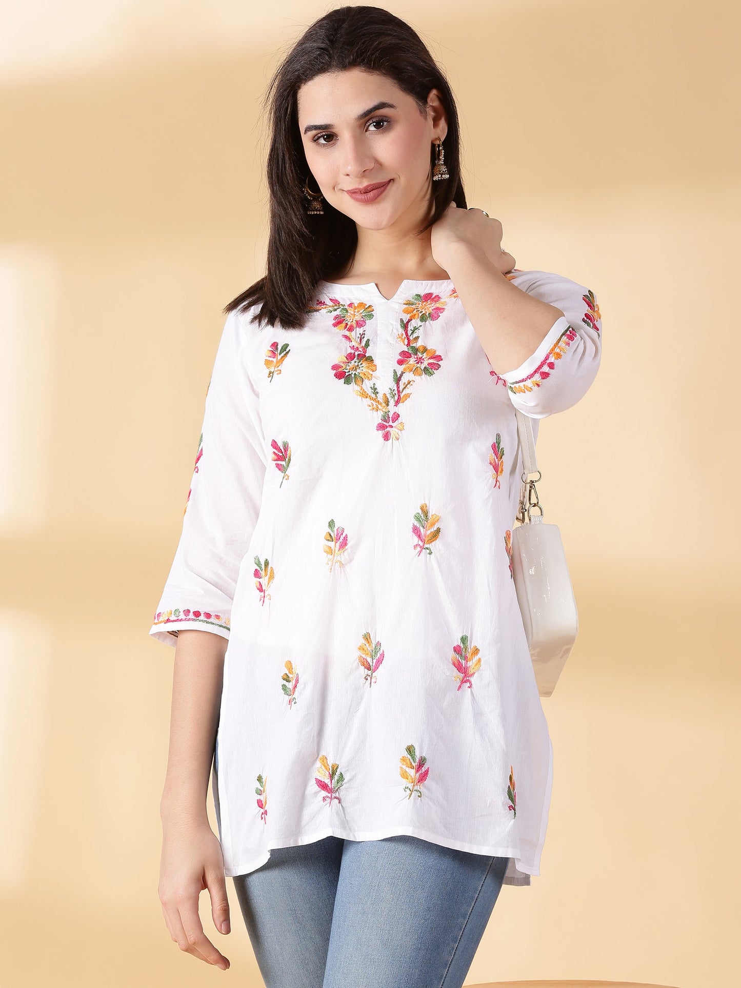 Women Hand Embroidered White Cotton Lucknowi Chikankari kurta